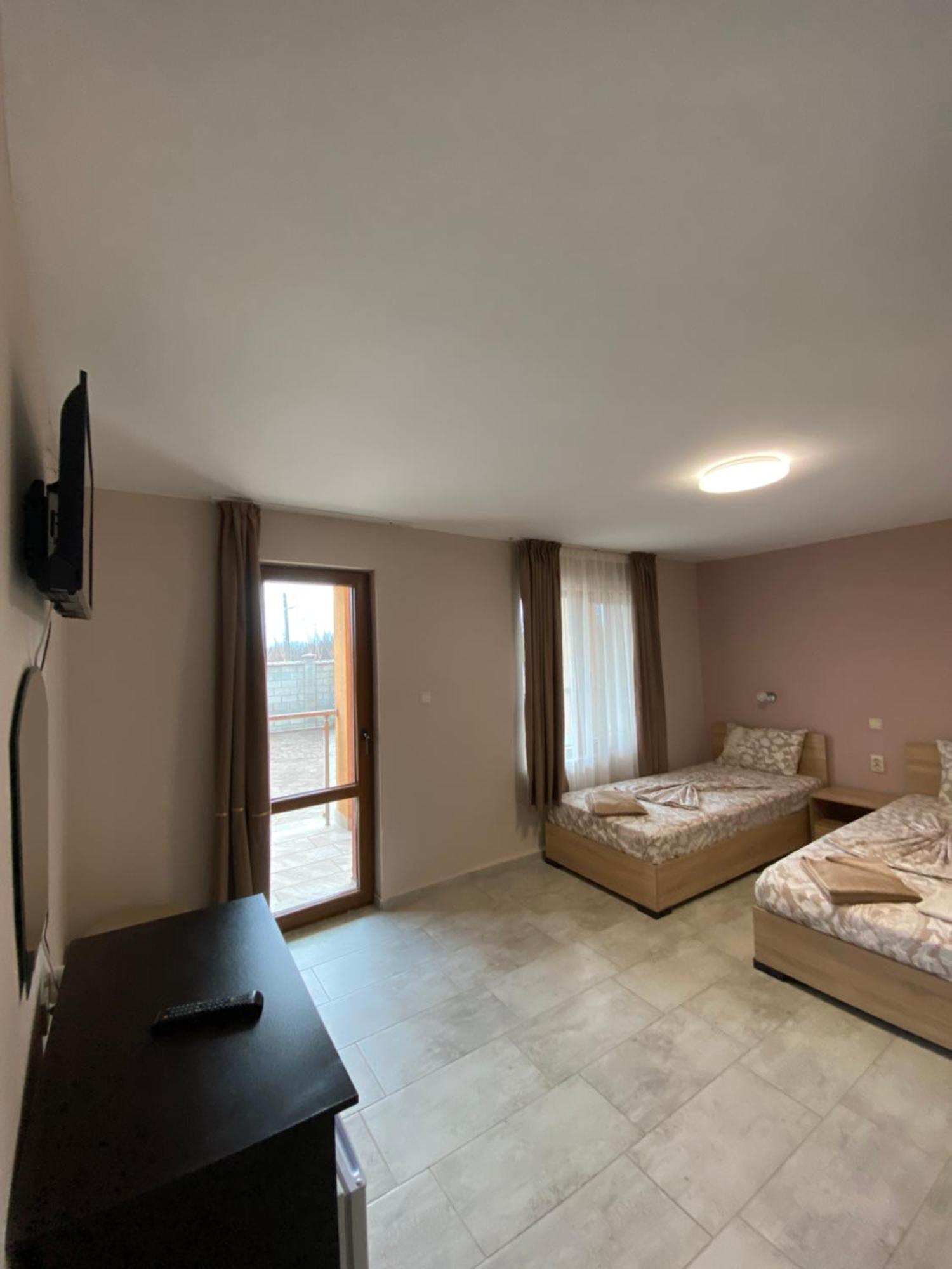 Guest Rooms Wild Duck Ezerets Exteriör bild