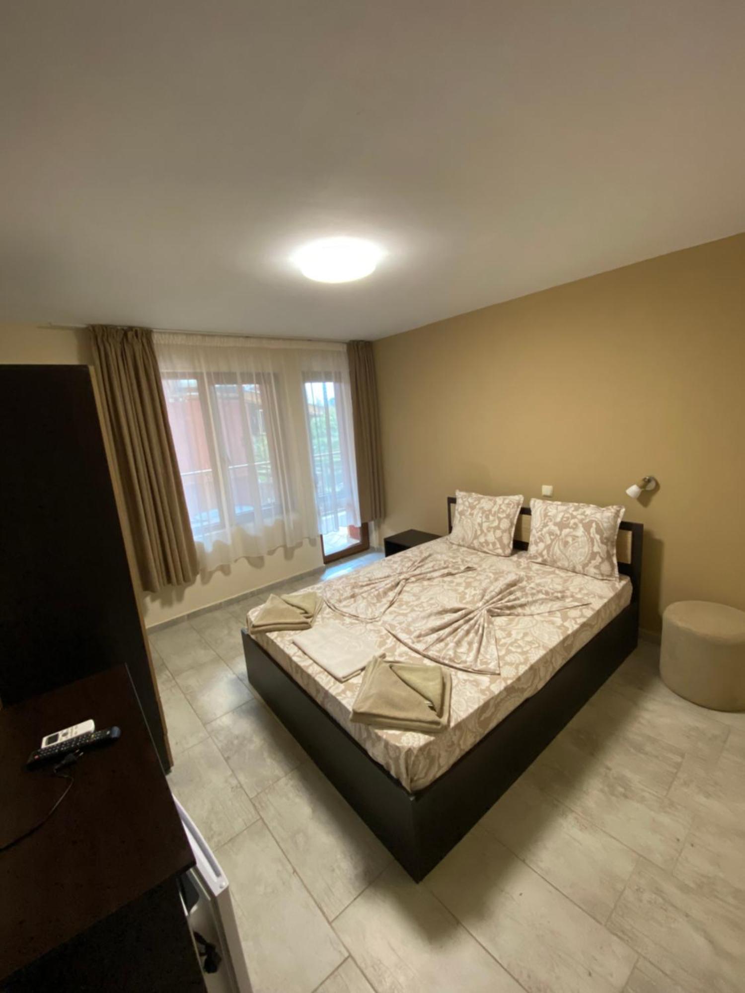 Guest Rooms Wild Duck Ezerets Exteriör bild