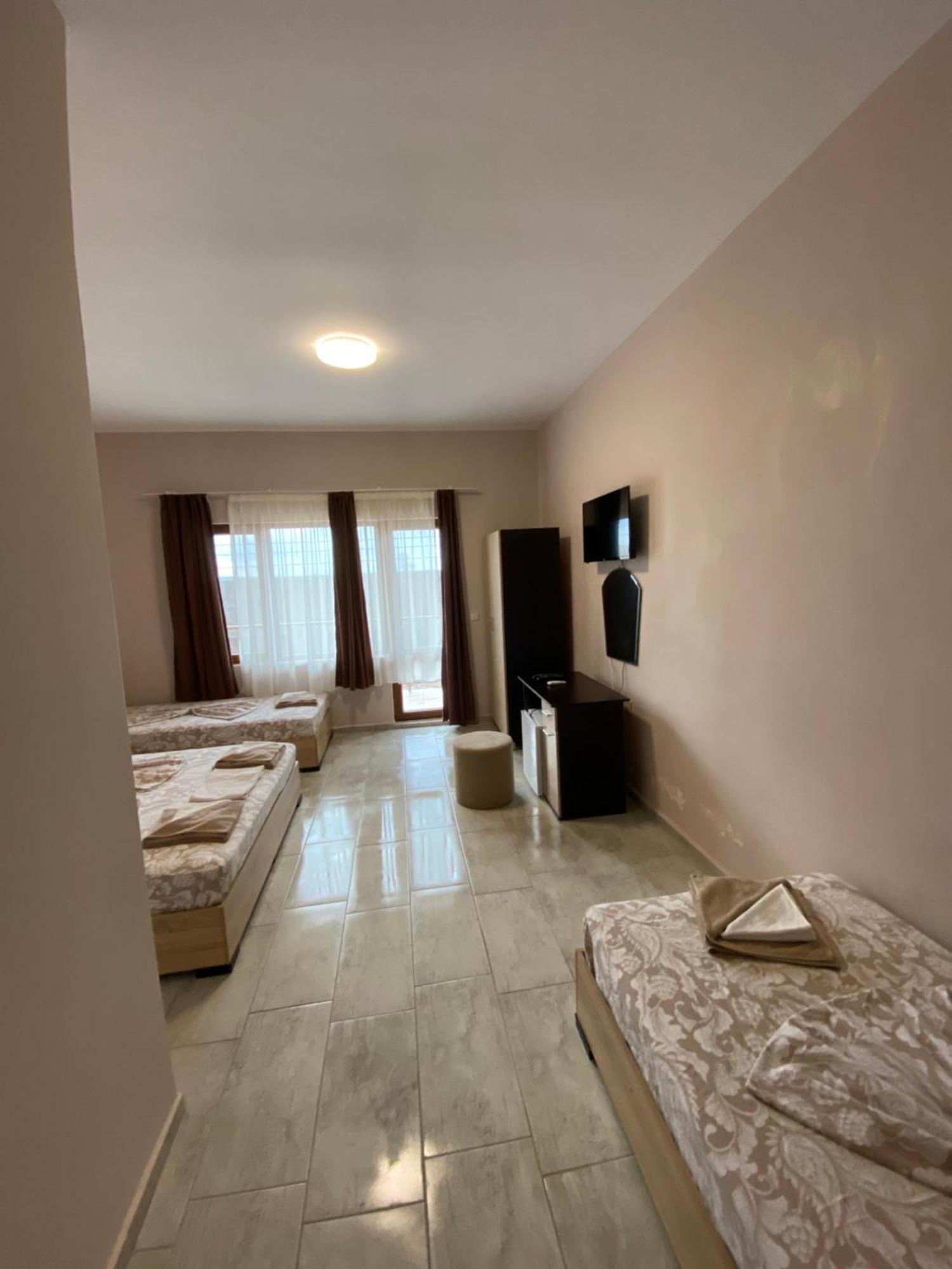 Guest Rooms Wild Duck Ezerets Exteriör bild