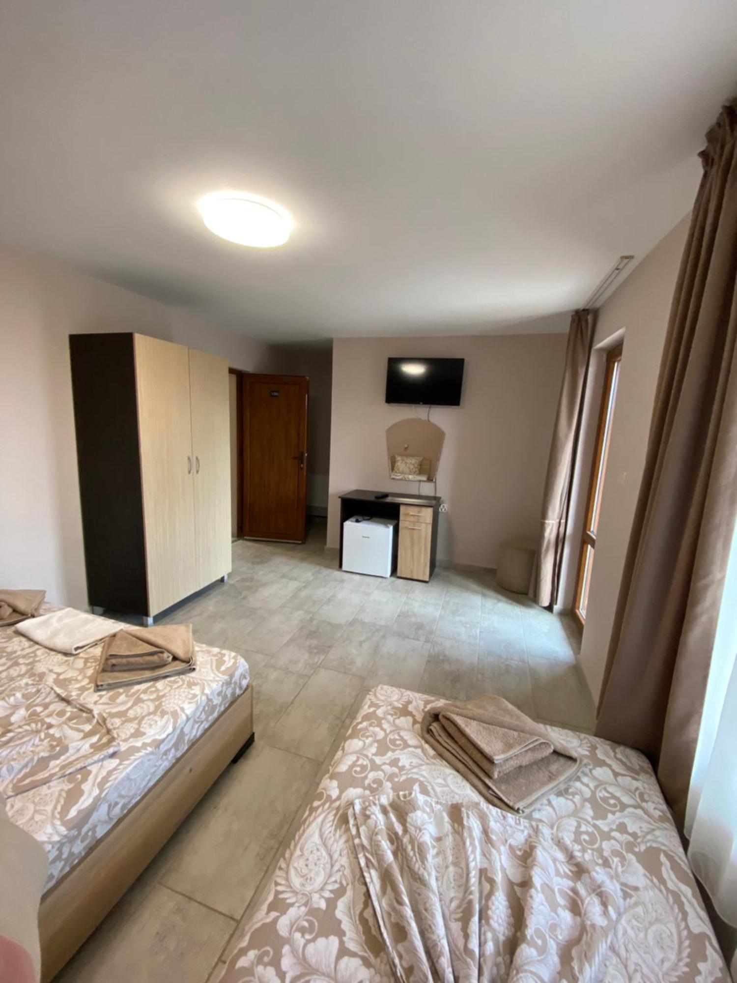 Guest Rooms Wild Duck Ezerets Exteriör bild