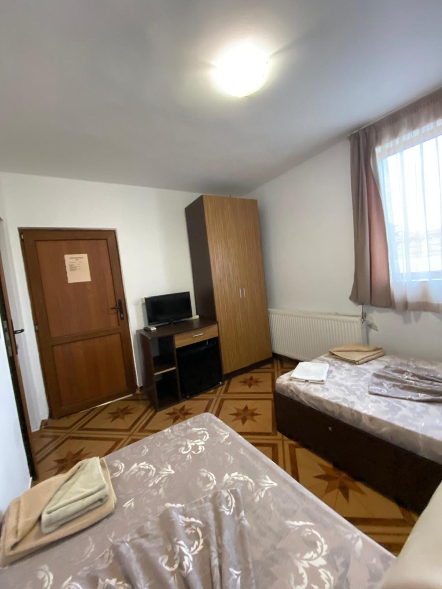 Guest Rooms Wild Duck Ezerets Exteriör bild
