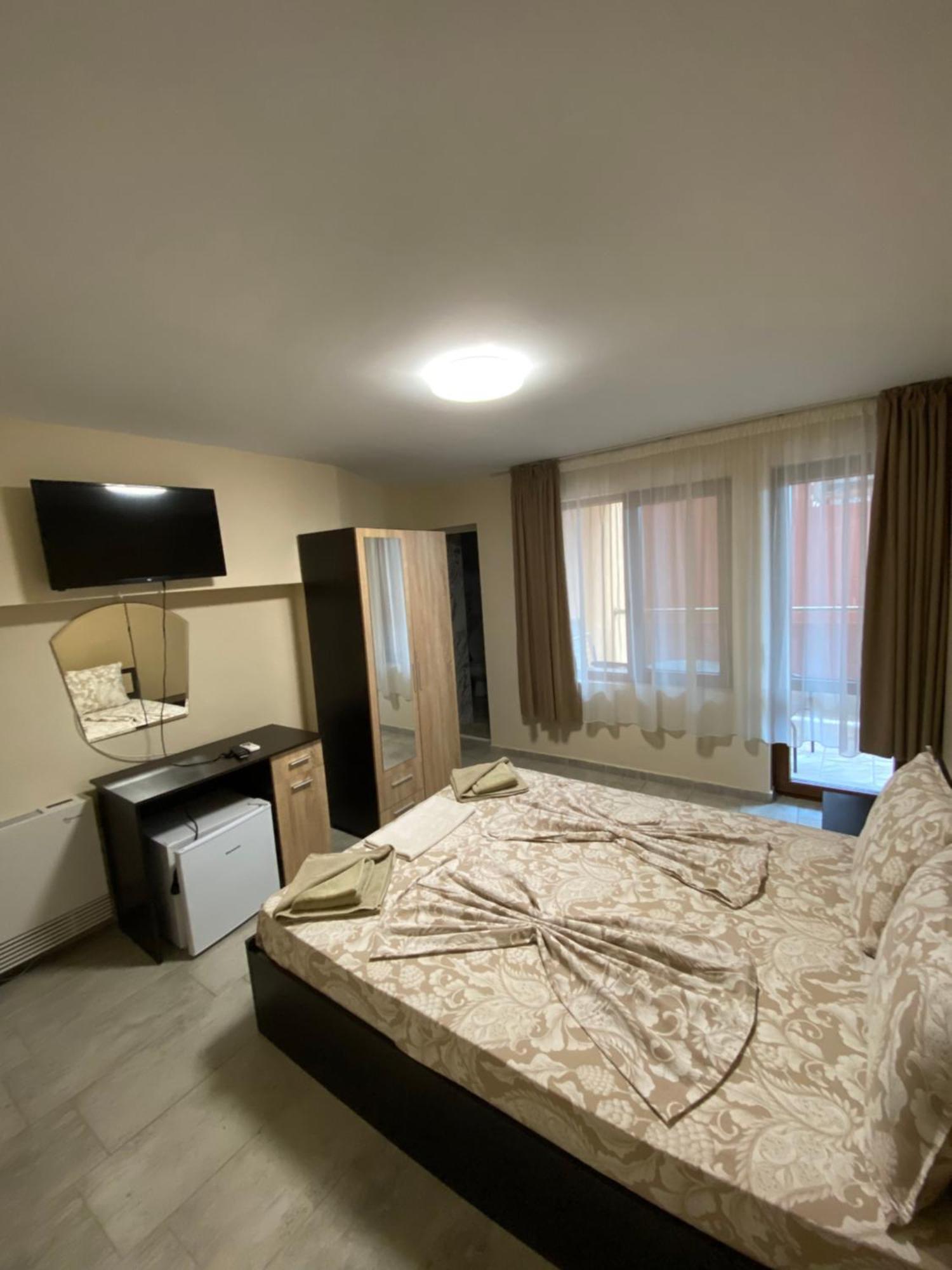 Guest Rooms Wild Duck Ezerets Exteriör bild