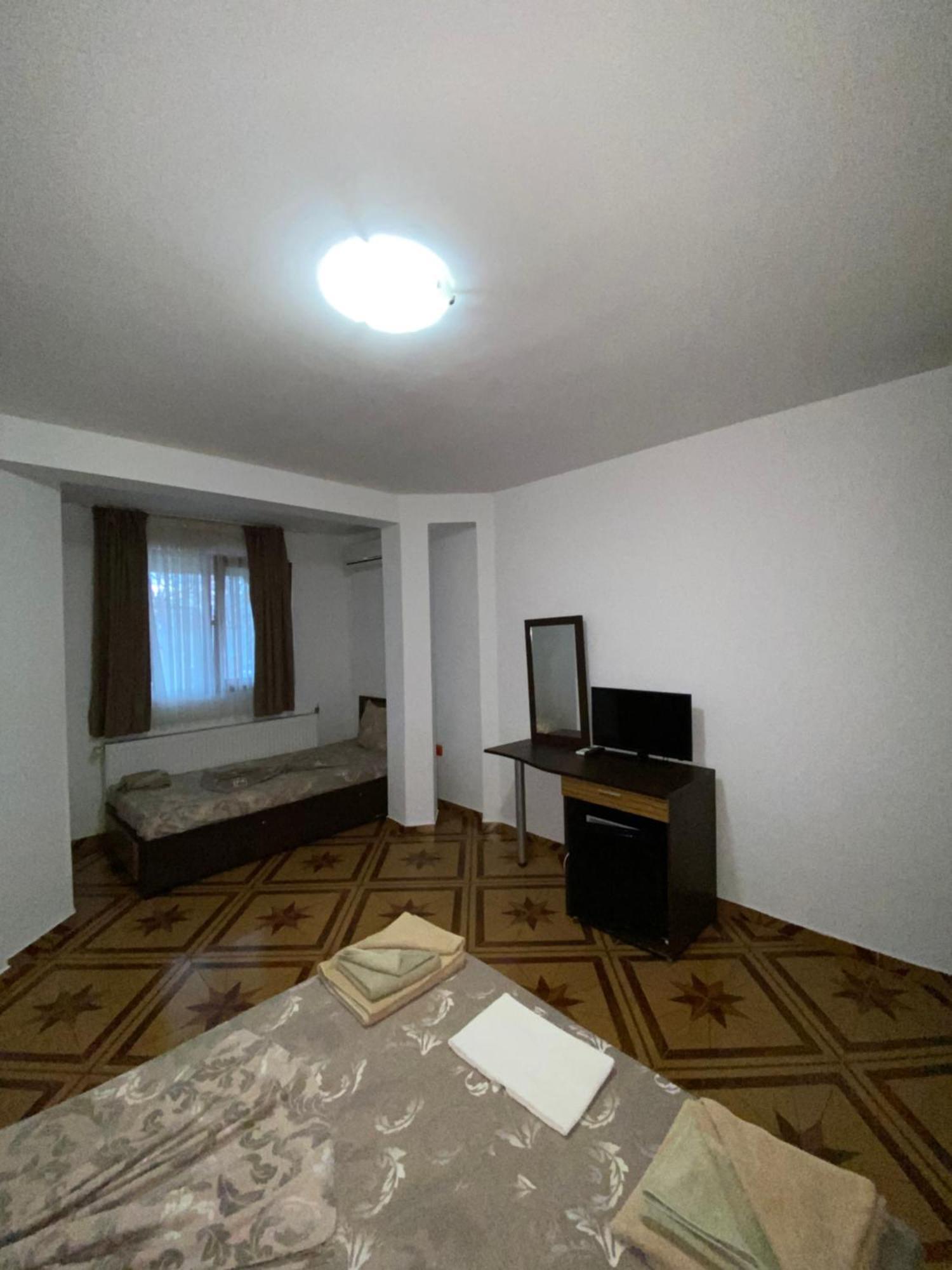 Guest Rooms Wild Duck Ezerets Exteriör bild
