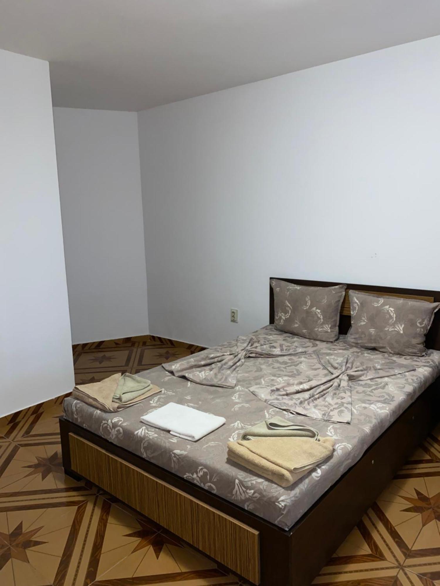 Guest Rooms Wild Duck Ezerets Exteriör bild